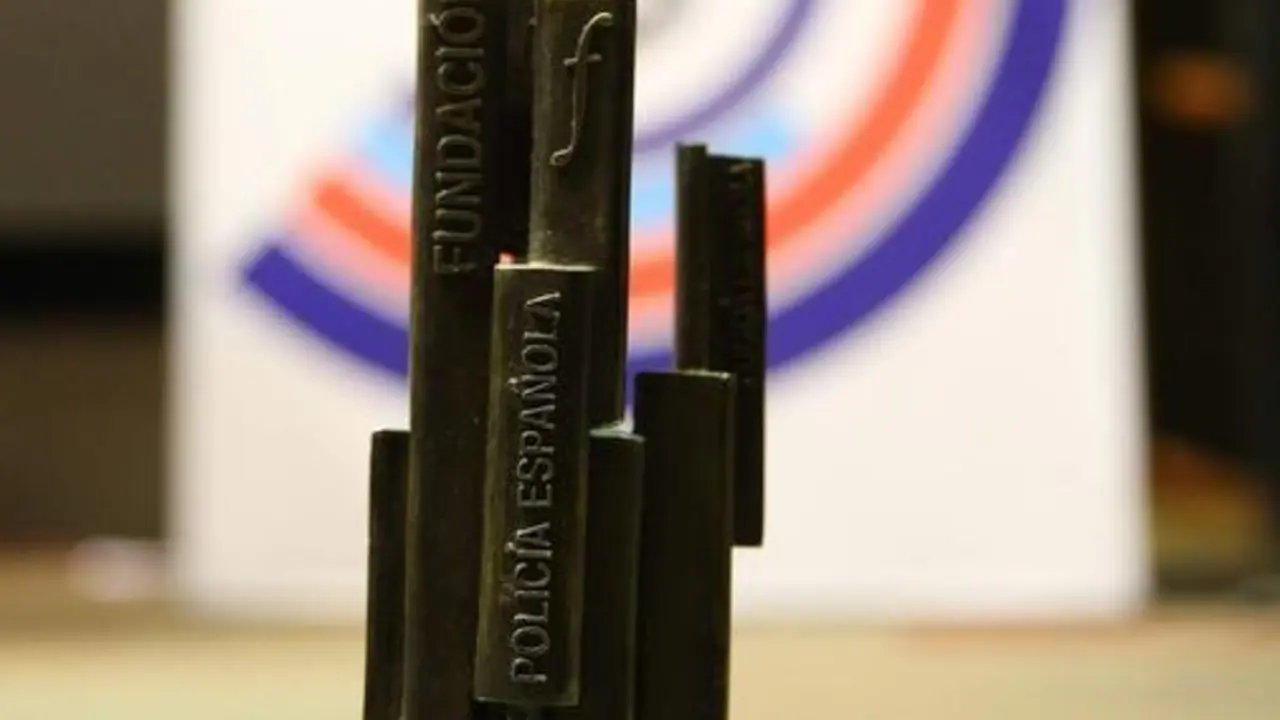 <p> Estatuilla premios. </p>