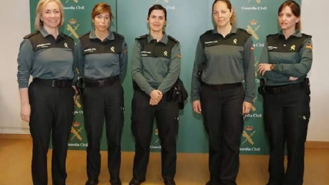 <p> Mujeres de la Guardia Civil </p>