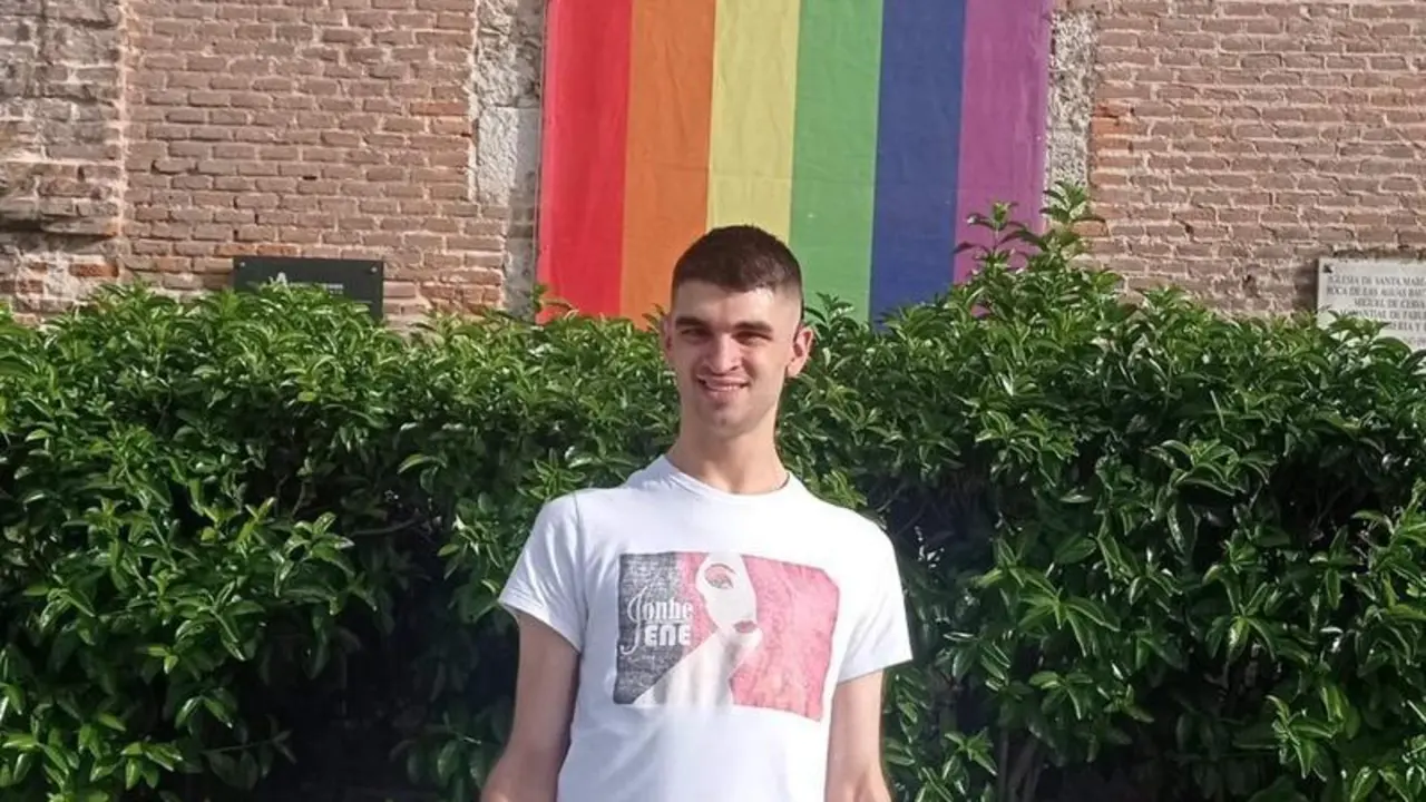 <p> Alejandro Estrada </p>