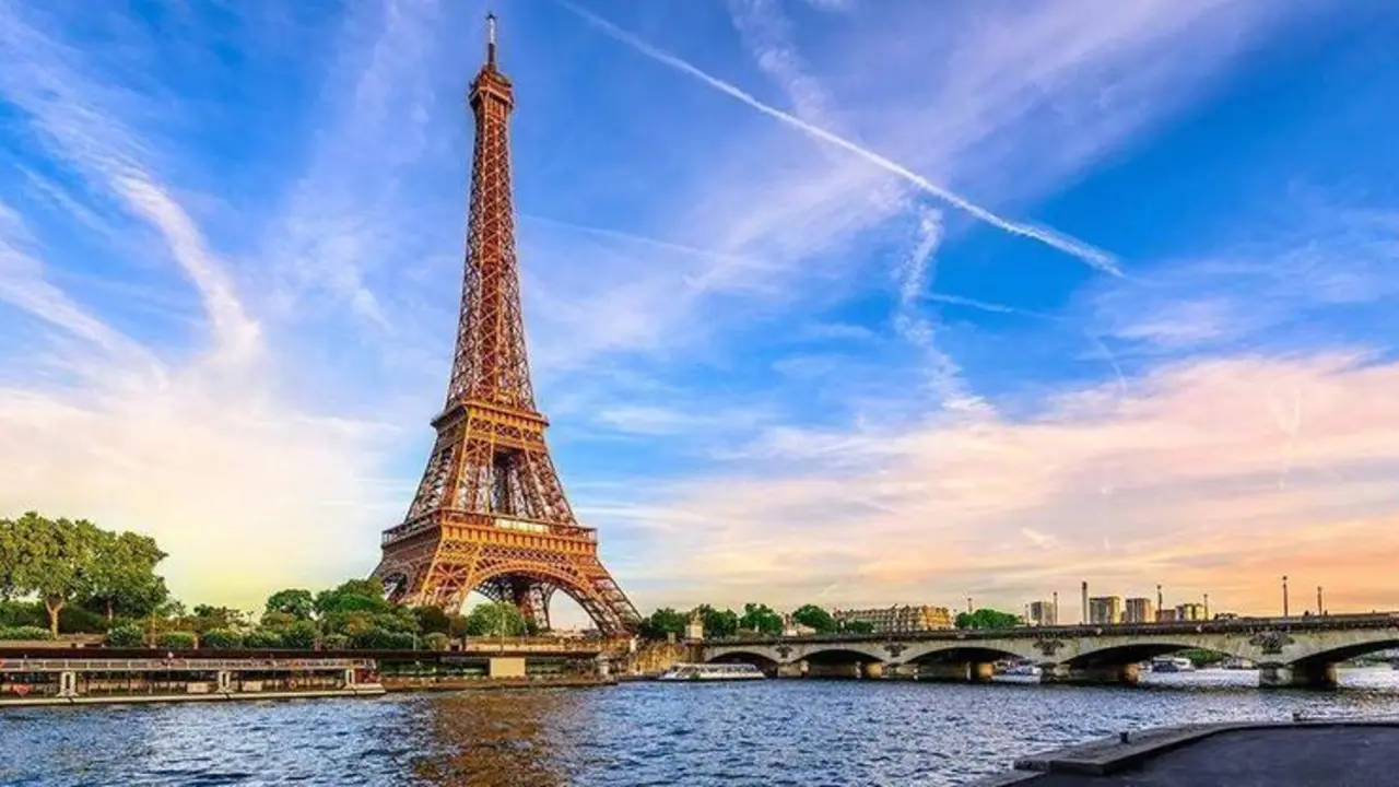 <p> Torre Eiffel en Francia </p>