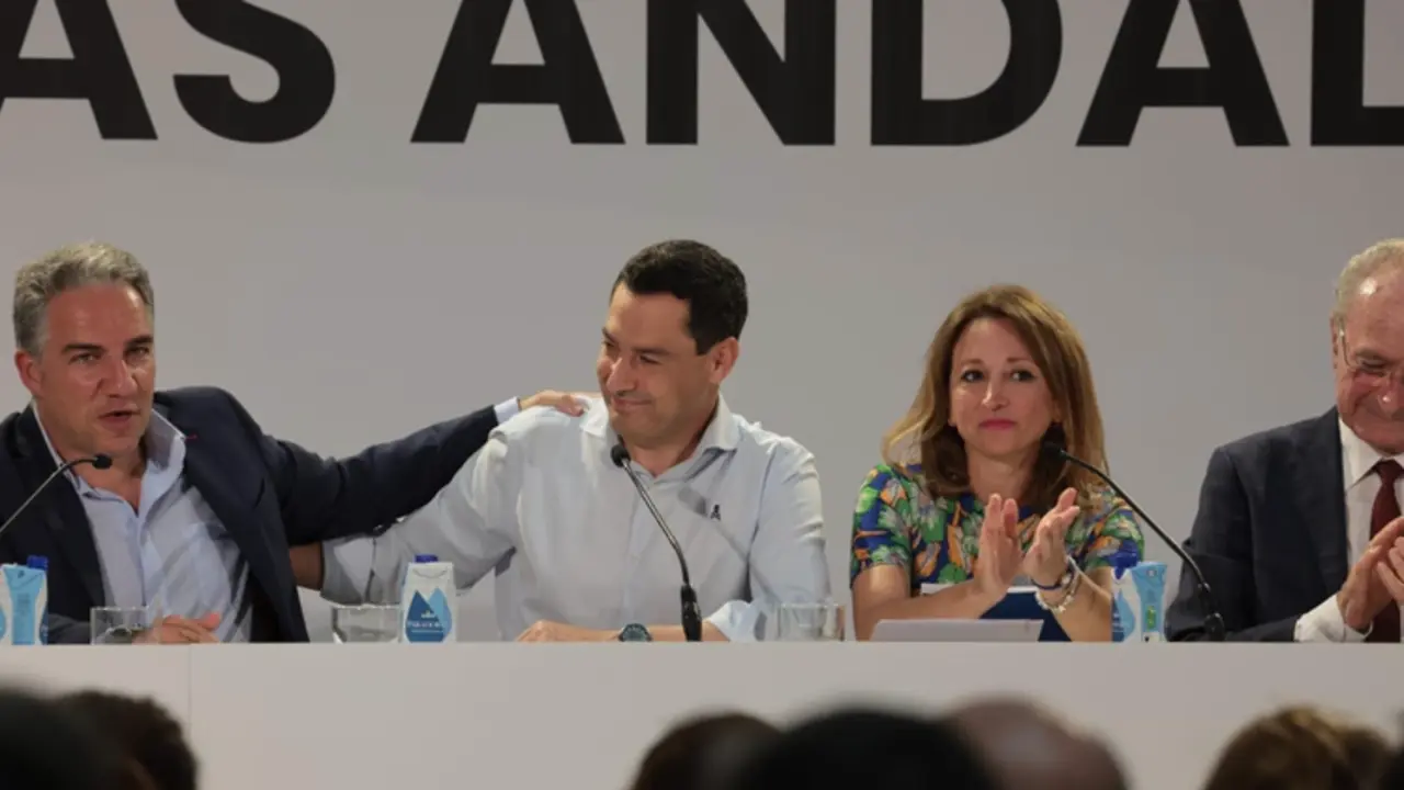 <p> El coordinador general del PP y presidente del PP de M&aacute;laga, El&iacute;as Bendodo, con el l&iacute;der del PP-A, Juanma Moreno. - PP M&Aacute;LAGA </p>