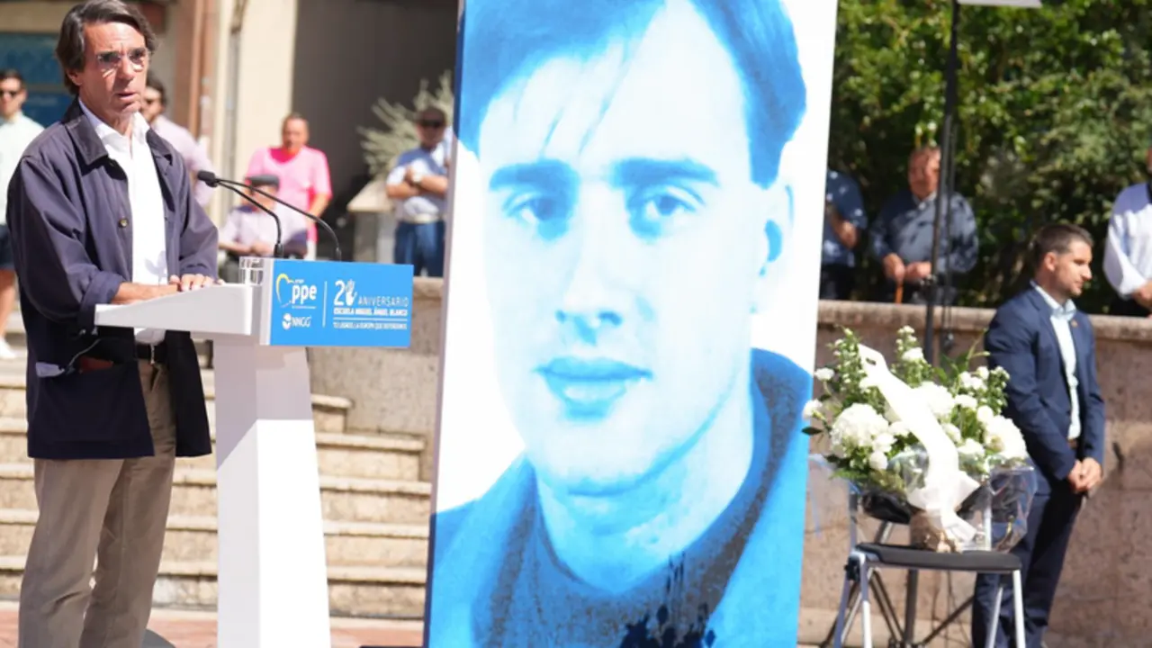 <p> El expresidente del Gobierno Jos&eacute; Mar&iacute;a Aznar, en el homenaje a Miguel Angel Blanco. - H.BILBAO-EUROPA PRESS </p>