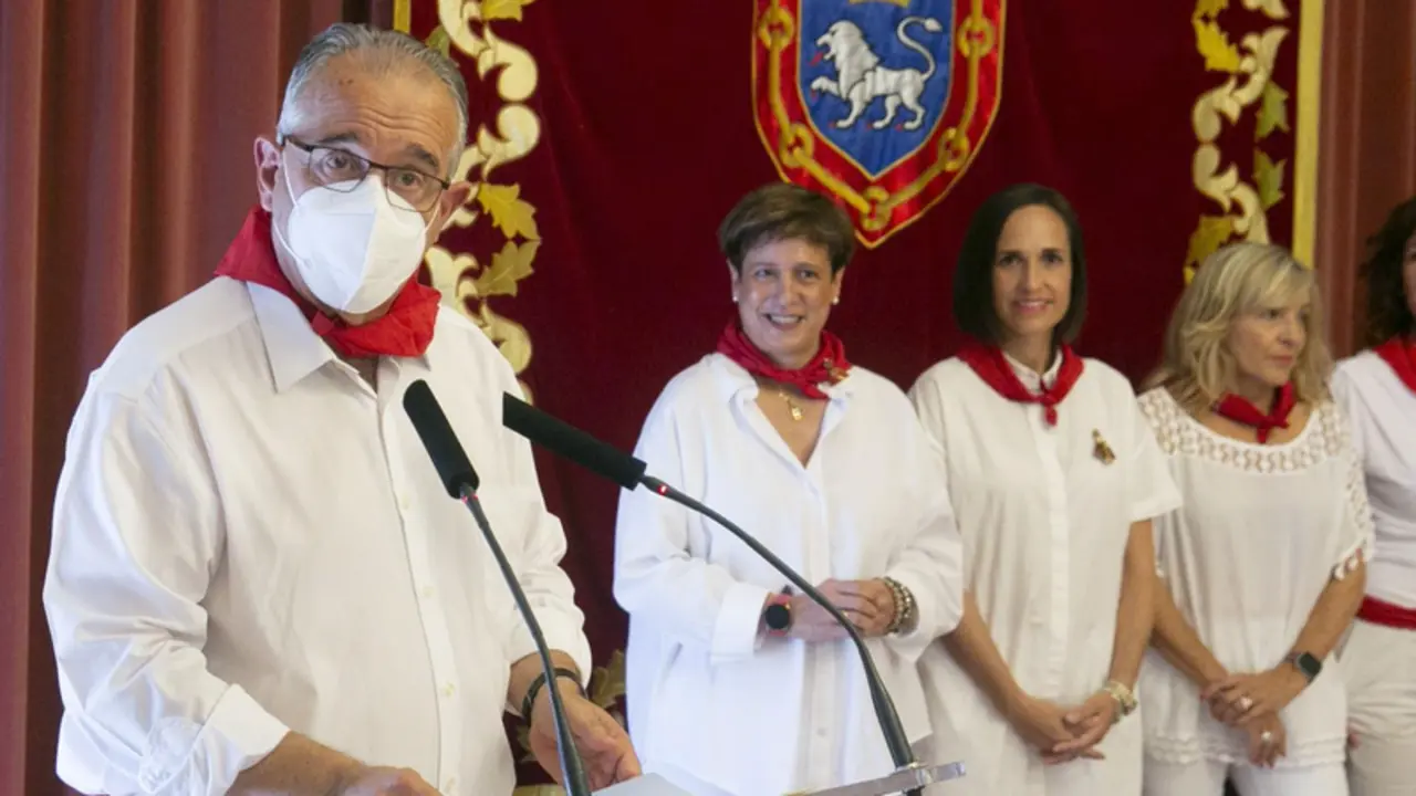 <p> El alcalde de Pamplona, Enrique Maya, en un acto de este s&aacute;bado. - AYUNTAMIENTO DE PAMPLONA </p>