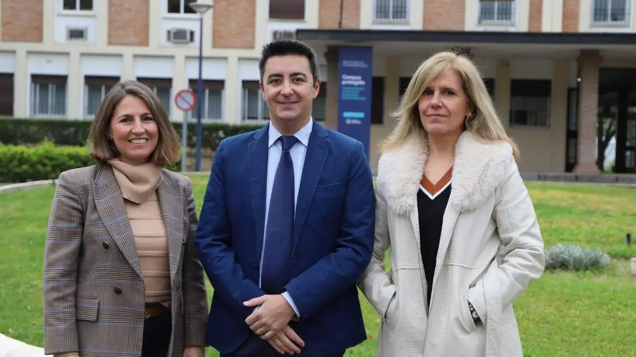 <p> Pilar Castro, decana de la Facultad de Ciencias Econ&oacute;micas y Empresariales, y Mercedes Torres, directora del Departamento de M&eacute;todos Cuantitativos. Universidad de Loyola </p>