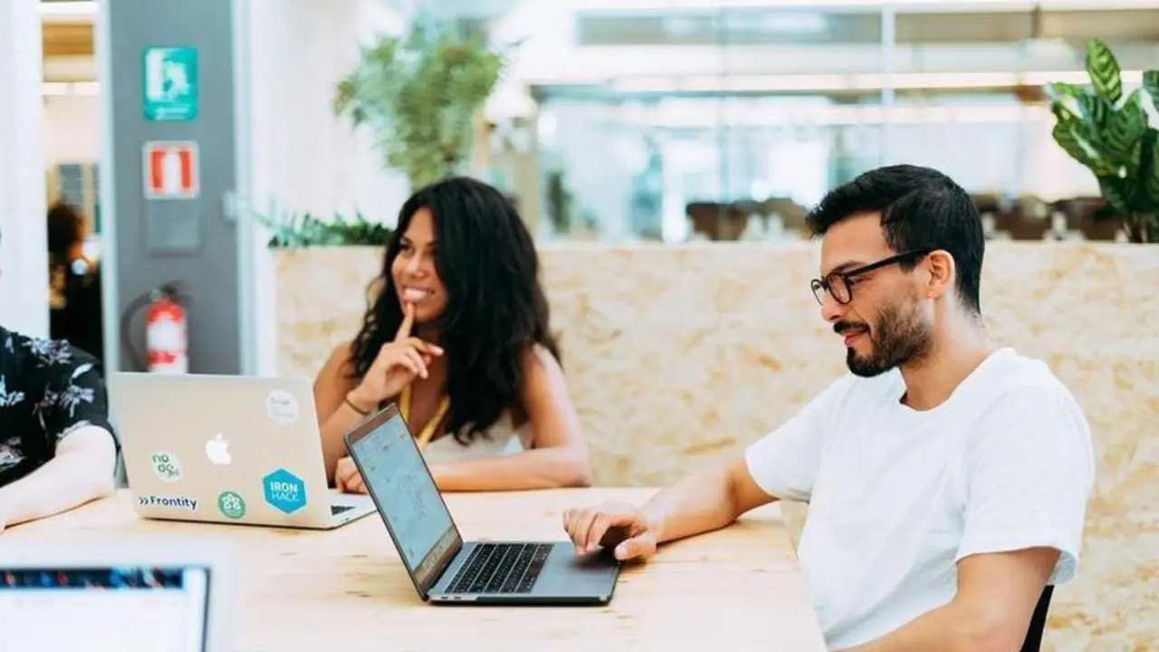 <p> Partime & Reskilling. Ironhack </p>