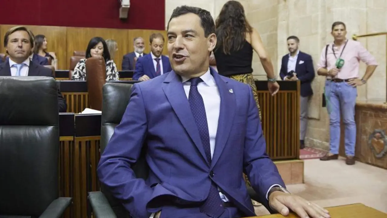 <p> El presidente en funciones de la Junta de Andaluc&iacute;a, Juanma Moreno, antes de la sesi&oacute;n constitutiva del Parlamento andaluz de la XII Legislatura en el Parlamento de Andaluc&iacute;a, a 14 de julio de 2022 en Sevilla (Andaluc&iacute;a, Espa&ntilde;a) - Joaquin Corchero - Europa Press </p>