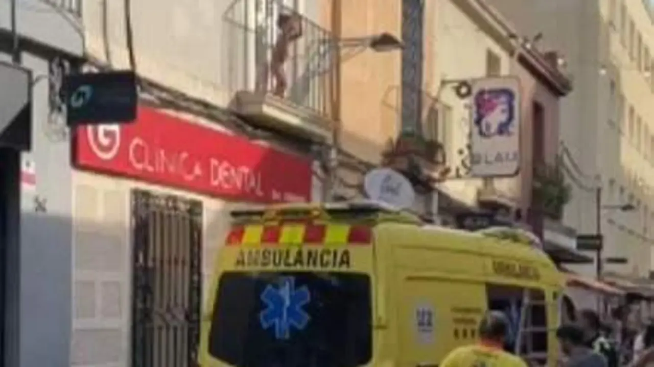 <p> Ni&ntilde;o de 3 a&ntilde;os rescatado de un balc&oacute;n en Badalona, Barcelona. </p>