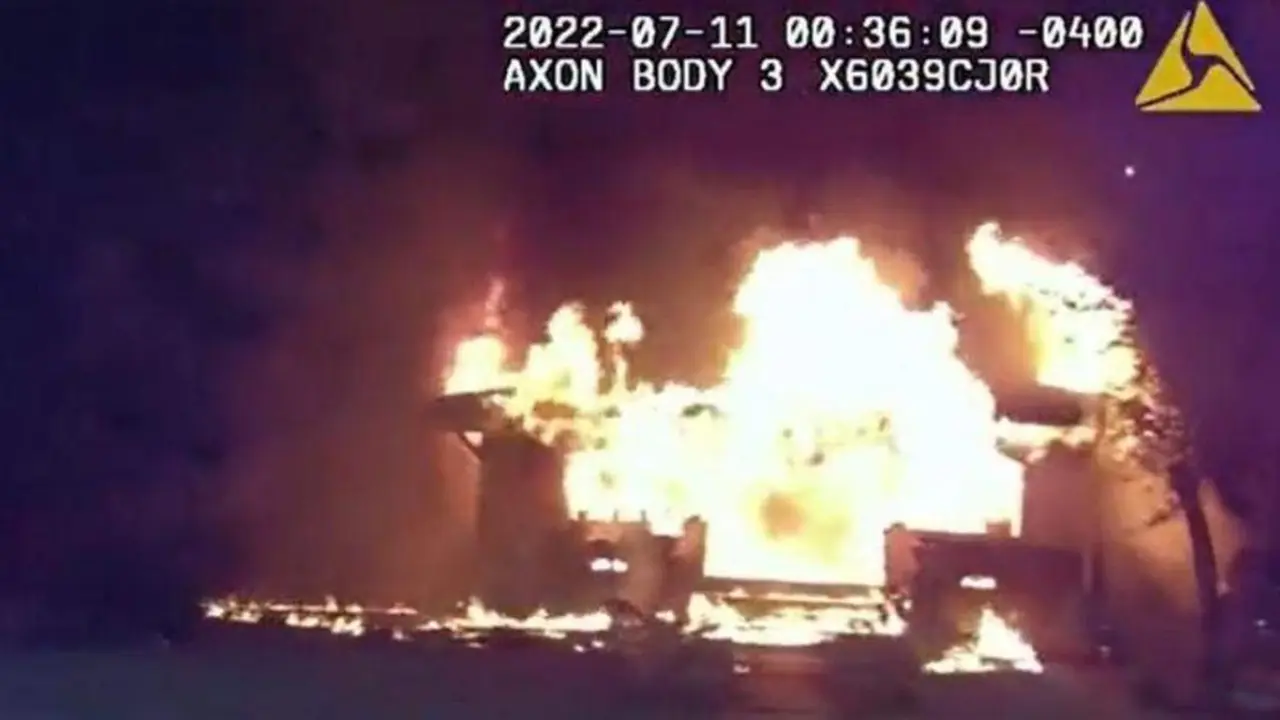 <p> El rescate de un repartidor de pizzas que salva la vida a cinco ni&ntilde;os.<br><br>Fuente: LAFAYETTEINPD / TWITTER </p>