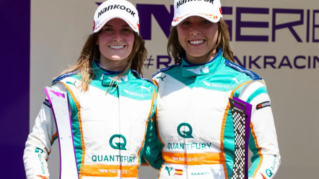 <p> Bel&eacute;n Garc&iacute;a junto a Nerea Mart&iacute; </p>