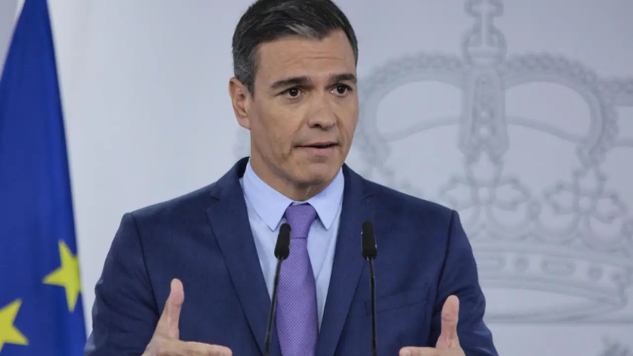 <p> El presidente del Gobierno de Espa&ntilde;a, Pedro S&aacute;nchez, comparece tras la reuni&oacute;n del Consejo de Ministros Extraordinario, en el Palacio de la Moncloa, a 22 de junio de 2022, en Madrid (Espa&ntilde;a). El Gobierno ha anunciado la aprobaci&oacute;n de un decreto de medida - Jes&uacute;s Hell&iacute;n - Europa Press </p>