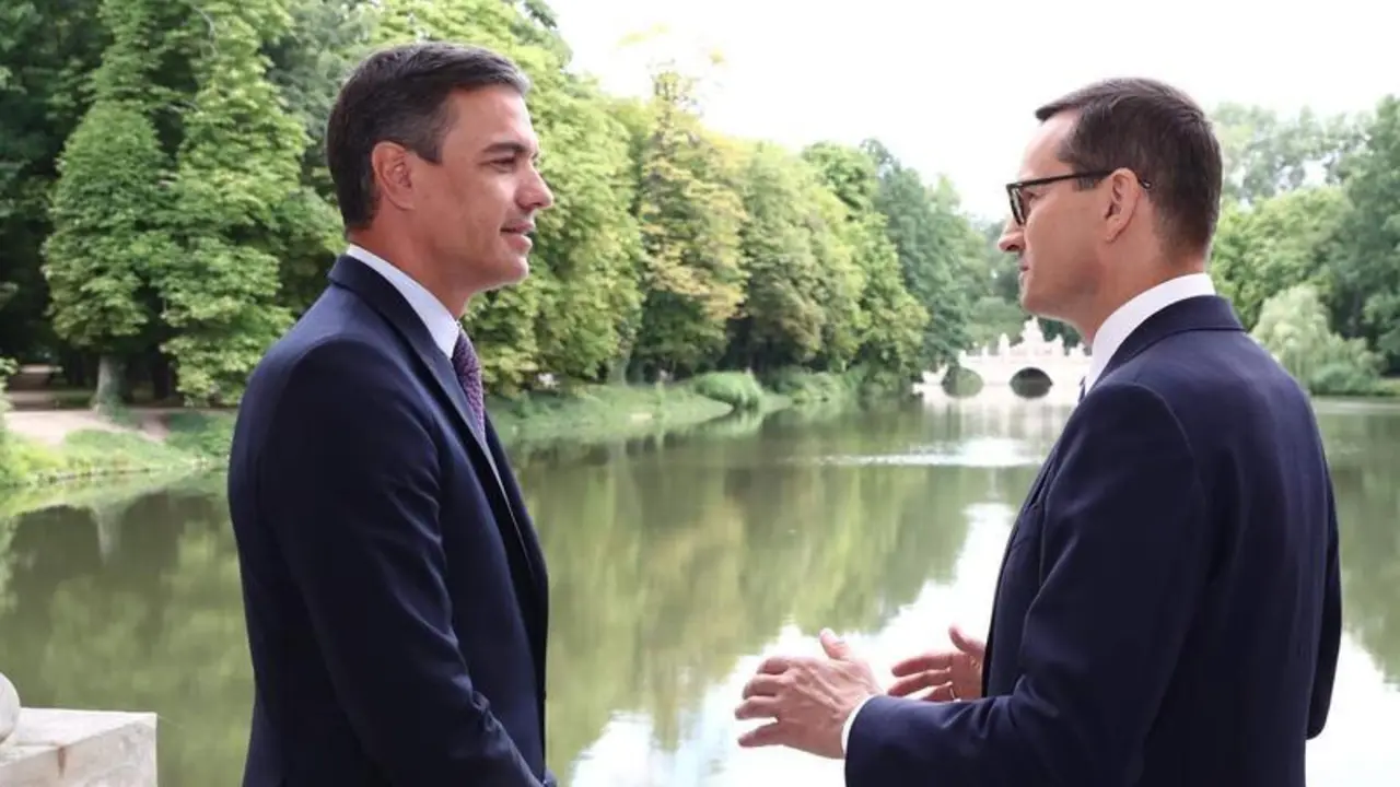 <p> El presidente del Gobierno, Pedro S&aacute;nchez, se re&uacute;ne con el primer ministro de Polonia, Mateusz Morawiecki </p>