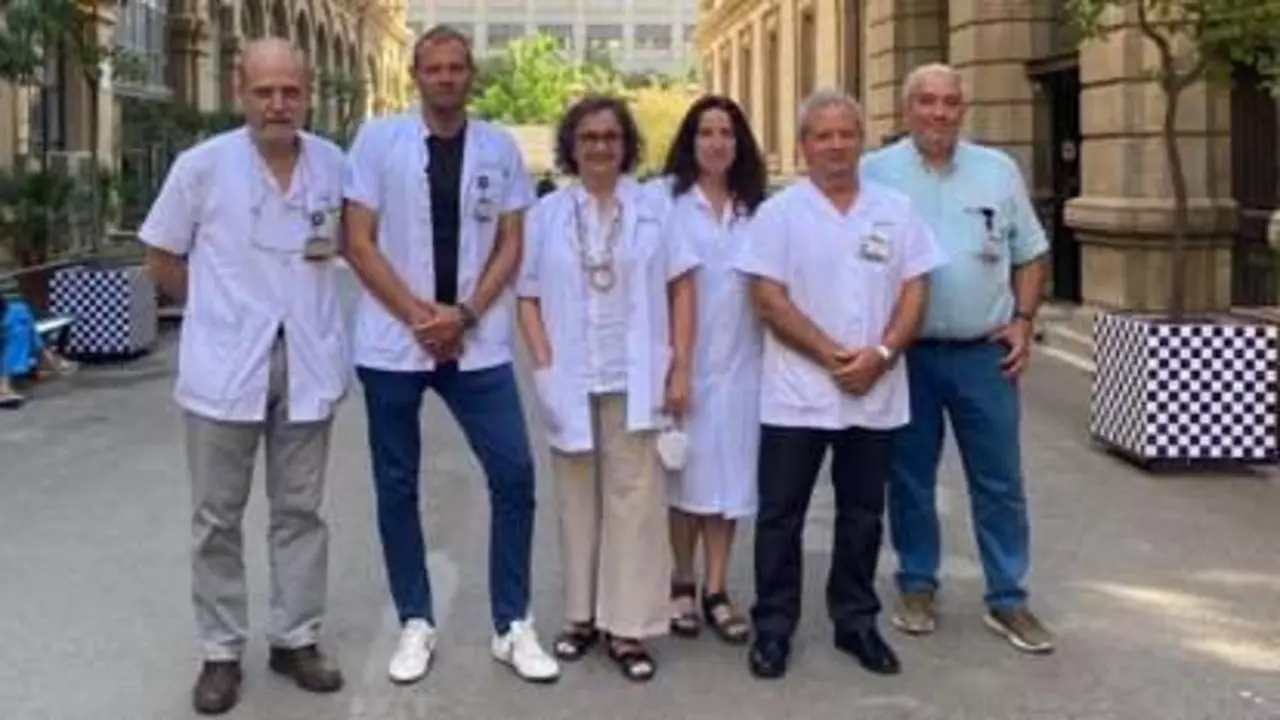 <p> De izquierda a derecha: los investigadores Josep M. Mir&oacute;, Juan Ambrosioni, Sonsoles S&aacute;nchez-Palomino, N&uacute;ria Climent, Josep Mallolas y Jos&eacute; Alcam&iacute;. - HOSPITAL CL&Iacute;NIC </p>