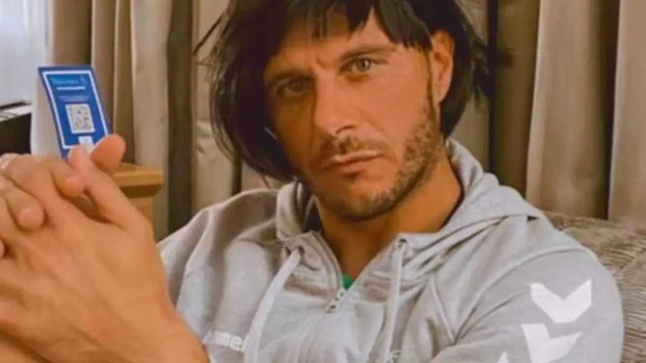 <p> Joaqu&iacute;n S&aacute;nchez publica una foto con una peluca tras enfrentarse a </p>