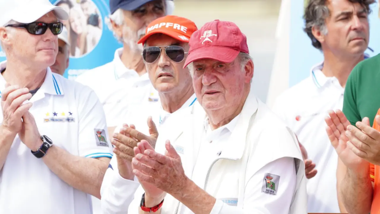 <p> Archivo - El Rey em&eacute;rito Juan Carlos durante su visita a Sanxenxo - &Aacute;lvaro Ballesteros - Europa Press - Archivo </p>