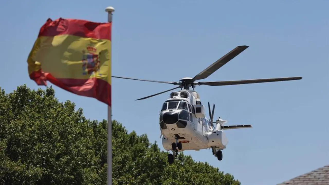 <p> El presidente del Gobierno, Pedro S&aacute;nchez, abandona el Complejo de La Moncloa en su helic&oacute;ptero S&uacute;per Puma, despu&eacute;s de presentar el primer informe de rendici&oacute;n de cuentas 2022 del Gobierno de Espa&ntilde;a, a 29 de julio de 2022, en Madrid (Espa&ntilde;a). - Eduardo Parra - Europa Press </p>