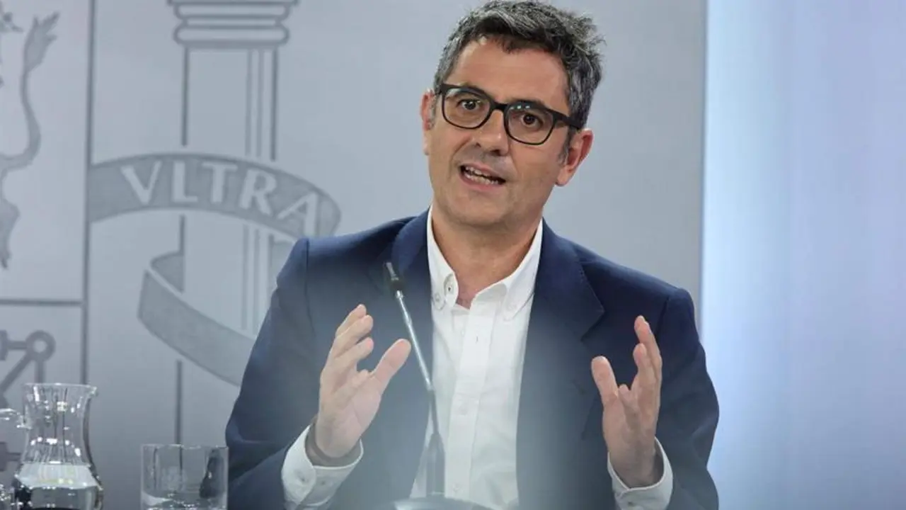 <p> El ministro de la Presidencia, Relaciones con las Cortes y Memoria Democr&aacute;tica, F&eacute;lix Bola&ntilde;os, interviene en una rueda posterior al Consejo de Ministros en el Complejo de la Moncloa, a 1 de agosto de 2022. - Jes&uacute;s Hell&iacute;n - Europa Press </p>