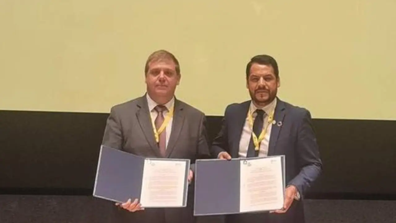 <p> Firma del acuerdo entre Correos y UAPEP </p>