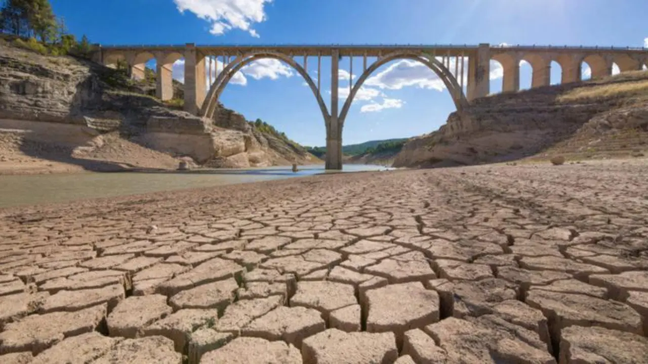 <p> Sequ&iacute;a en un embalse espa&ntilde;ol </p>