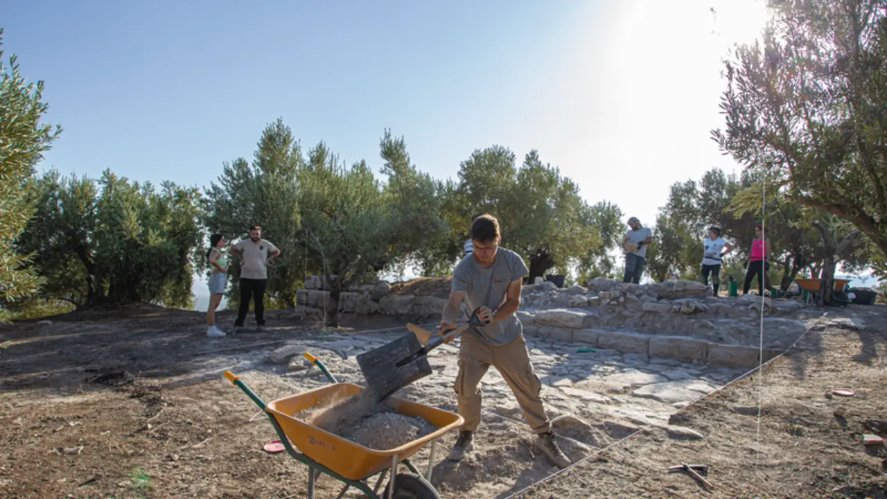<p> Excavaci&oacute;n en El Higuer&oacute;n de Nueva Carteya. </p>
