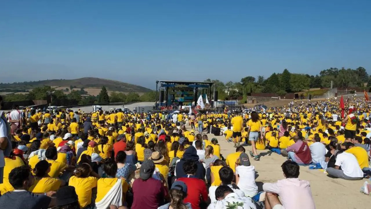 <p> Centenares de j&oacute;venes durante el acto de clausura de la peregrinaci&oacute;n europea de j&oacute;venes 2022 </p>