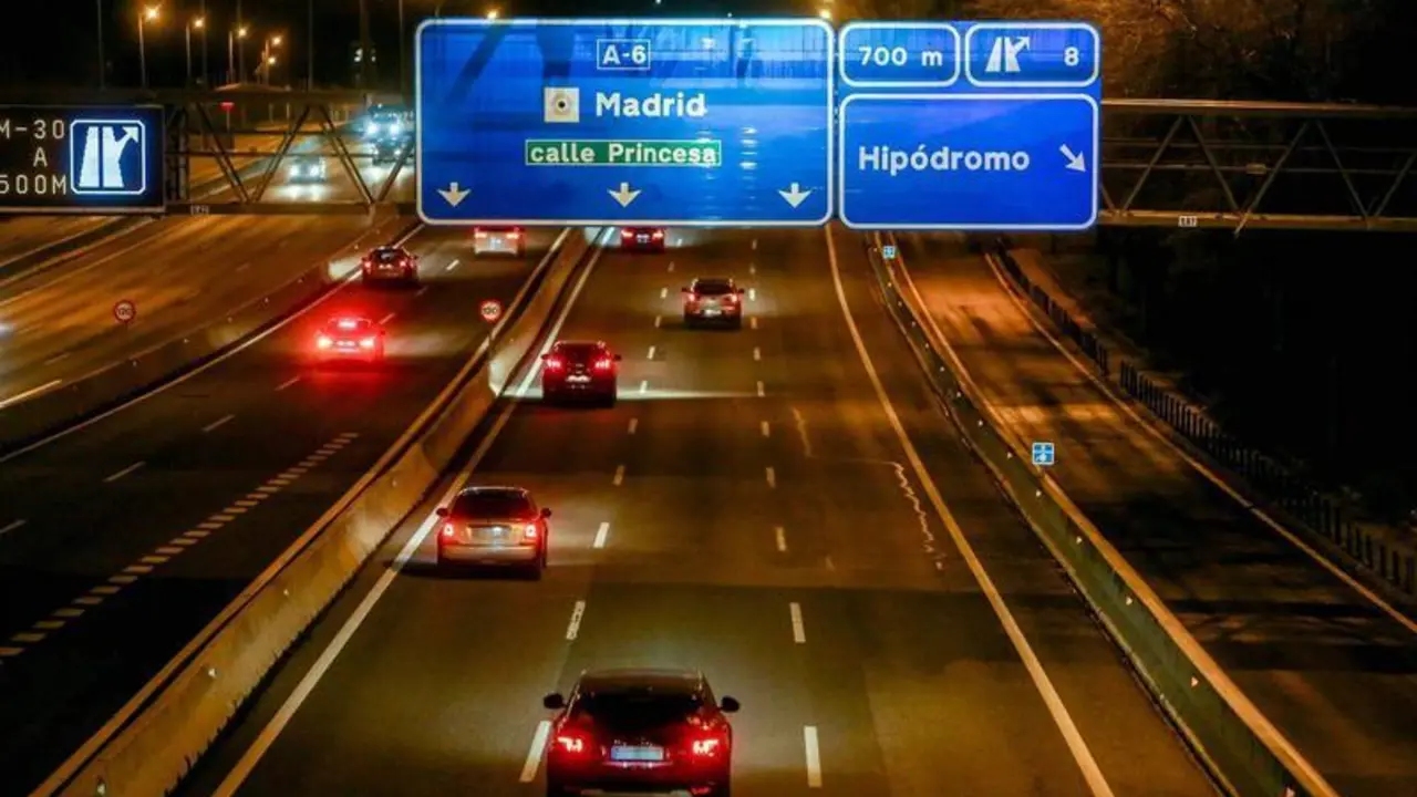 <p> Imagen de archivo de la A-6 en Madrid </p>