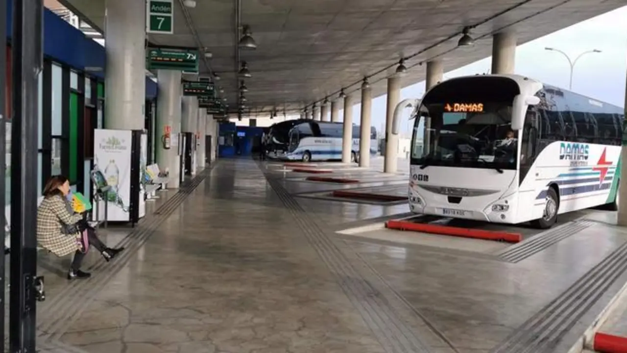 <p> Imagen de archivo de la estaci&oacute;n de autobuses de C&aacute;diz. - JUNTA DE ANDALUC&Iacute;A </p>