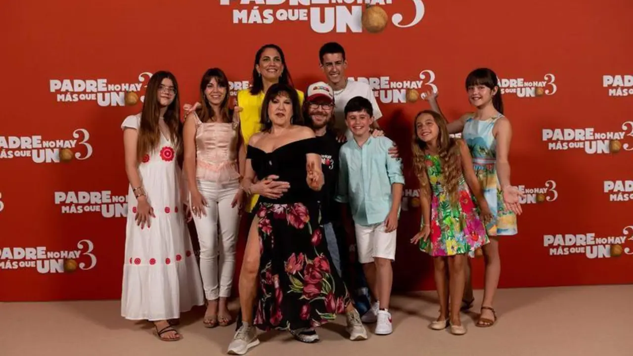 <p> El elenco de protagonistas de 'Padre no hay m&aacute;s que uno 3', la pel&iacute;cula espa&ntilde;ola m&aacute;s taquillera de 2022 - GOYO CONDE/SONY - Europa Press </p>