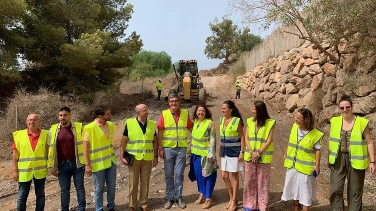 <p> obras del camino agr&iacute;cola del Marchalejo </p>