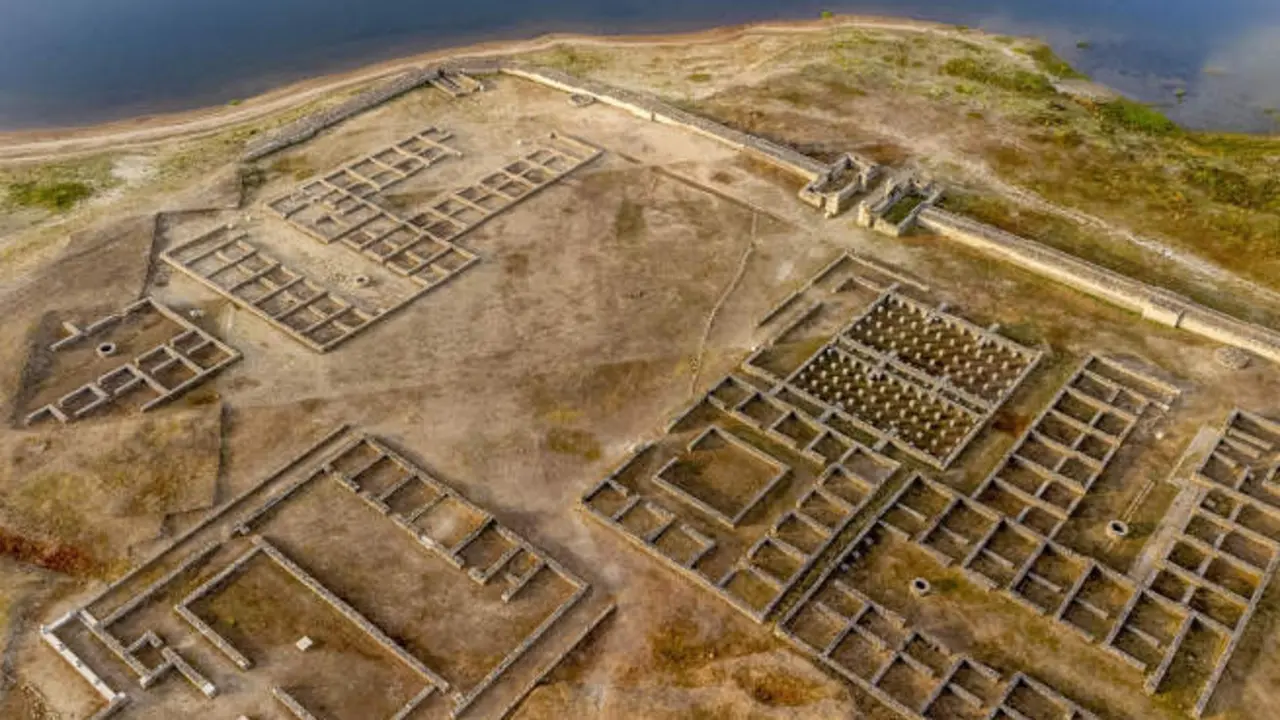 <p> Reconstrucci&oacute;n virtual del yacimiento del campamento romano de&nbsp;'Aquis Querquennis'. EFE </p>