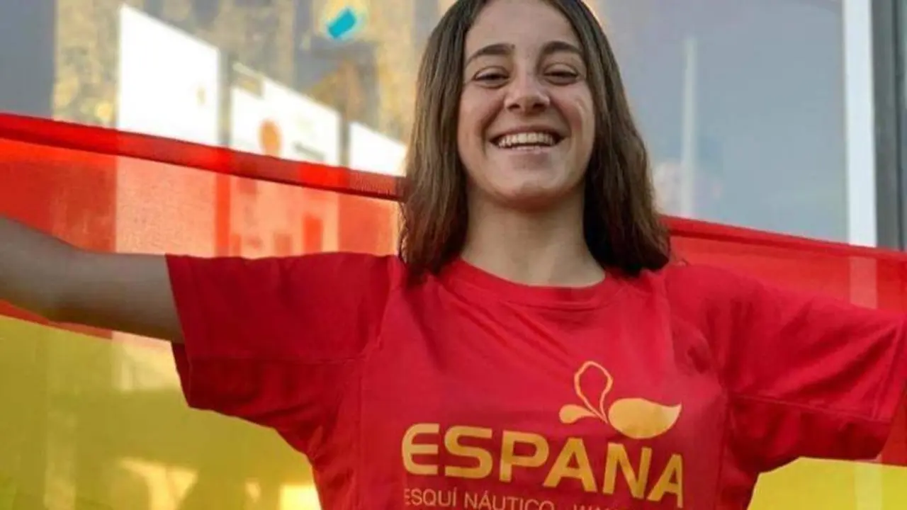 <p> Telma Cester, tras proclamarse Campeona del Mundo Sub19 de Wakeskate en Argentina. Twitter </p>