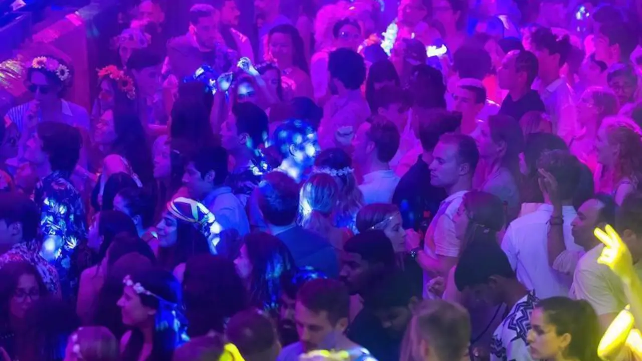 <p> Discoteca, archivo </p>