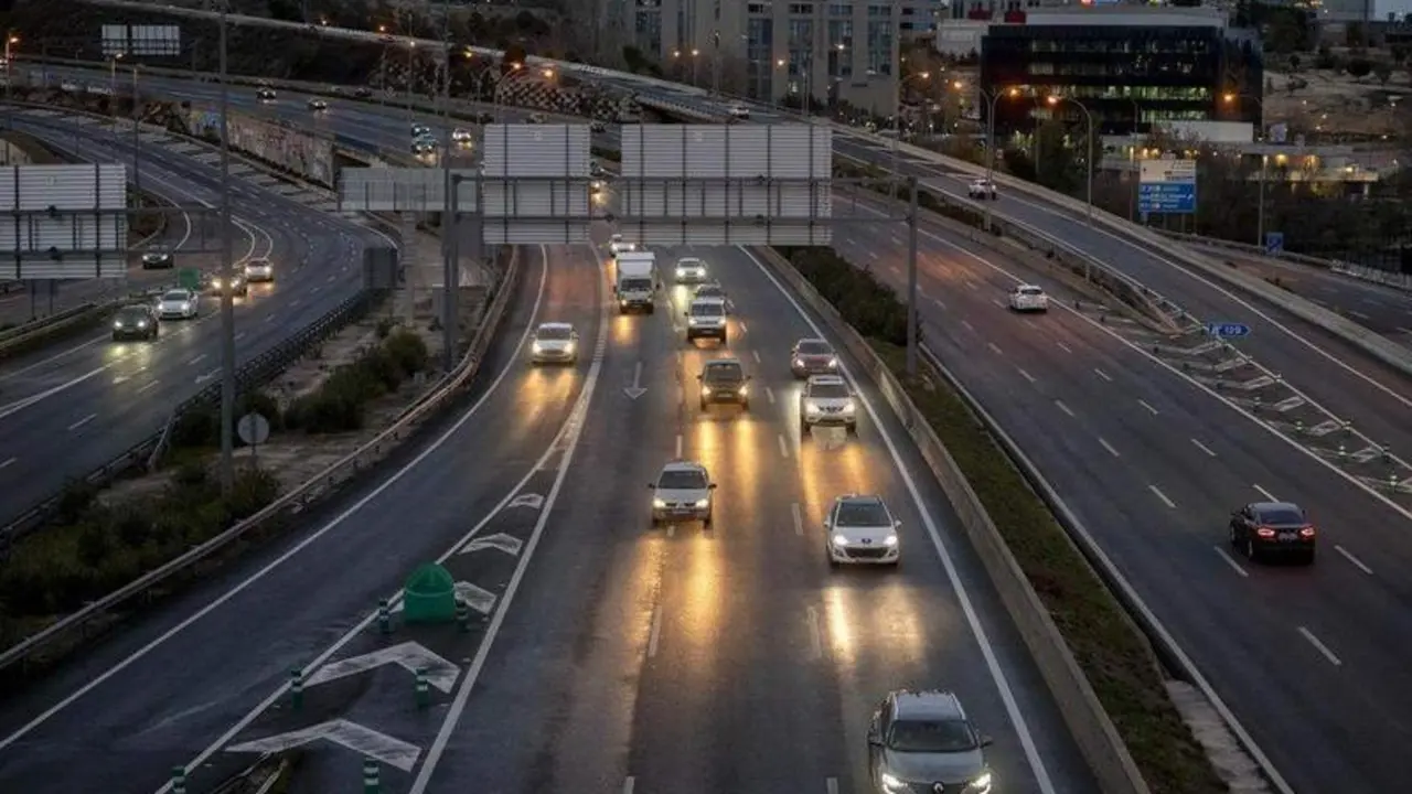 <p> Fallecen 8 personas en las carreteras durante el puente </p>
