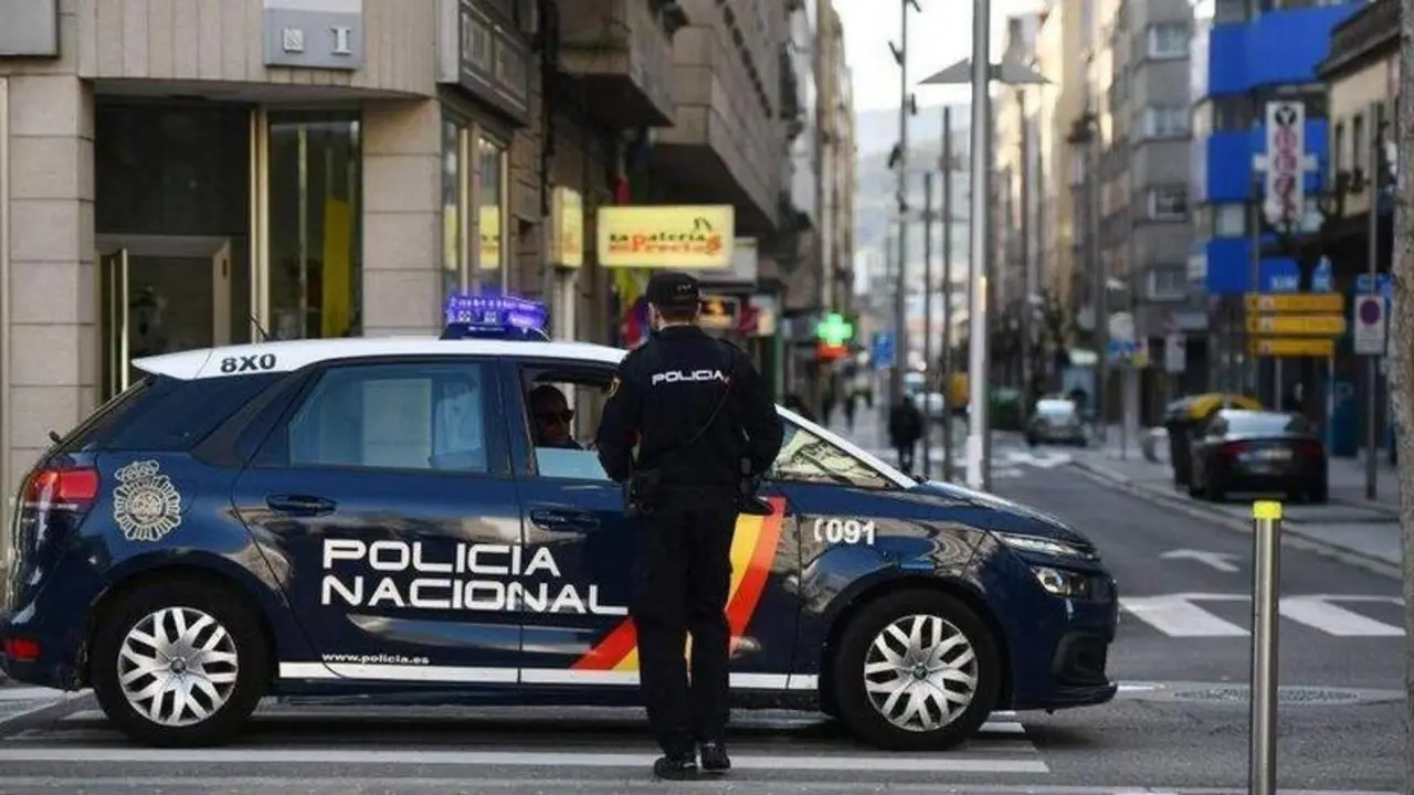 <p> Polic&iacute;a Nacional </p>