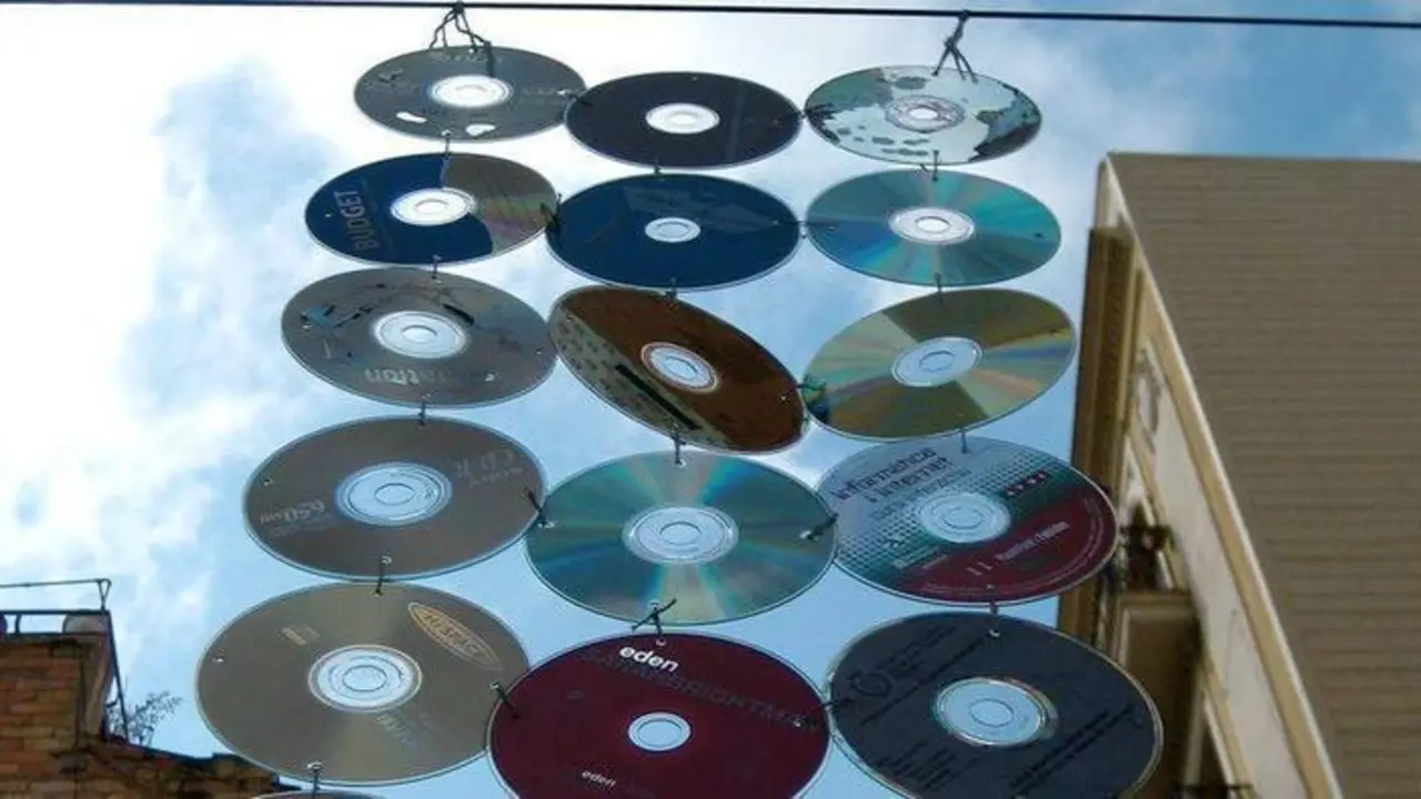 <p> CDs en una terraza </p>