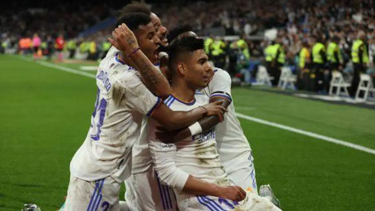 <p> Casemiro celebrando un gol en el Santiago Bernab&eacute;u. Archivo </p>