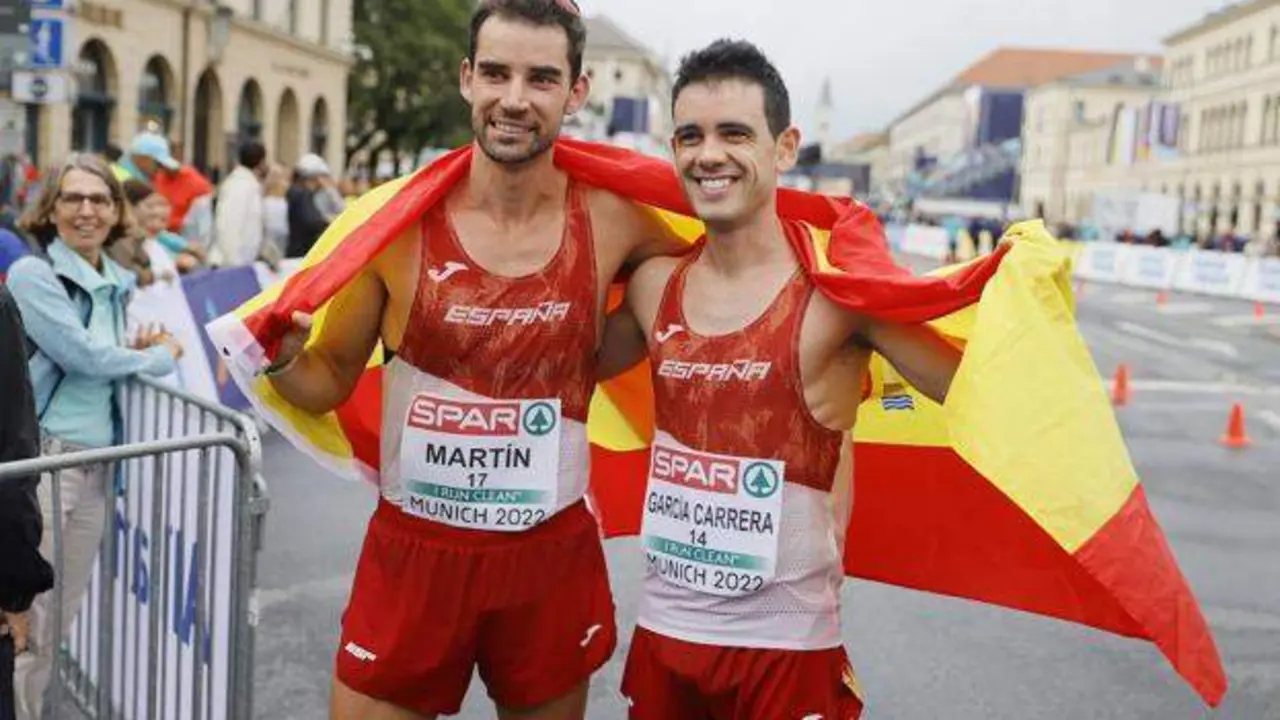 <p> &Aacute;lvaro Mart&iacute;n y Diego Garc&iacute;a Carrera celebrando tras los 20km macha en M&uacute;nich </p>