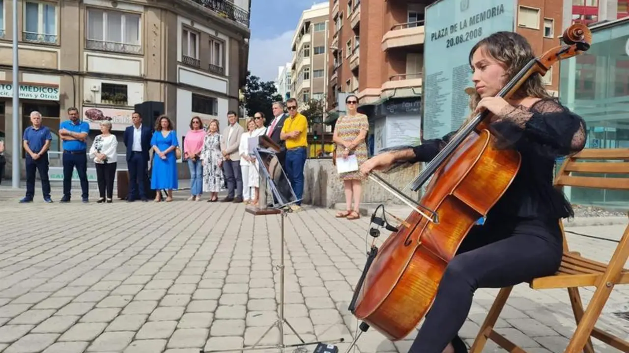 <p> Acto en memoria de las v&iacute;ctimas del accidente del JK5022 </p>