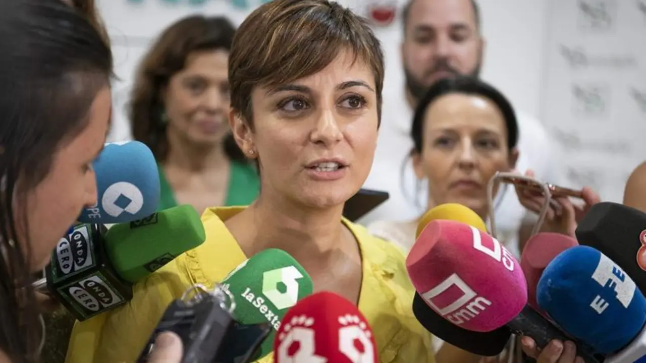 <p> La ministra de Pol&iacute;tica Territorial y portavoz del Gobierno, Isabel Rodr&iacute;guez atiende a los medios de comunicaci&oacute;n durante su visita a Ciudad Real, a 18 de agosto de 2022, en Ciudad Real, Castilla La Mancha, (Espa&ntilde;a). - Eusebio Garc&iacute;a del Castillo - Europa Press </p>