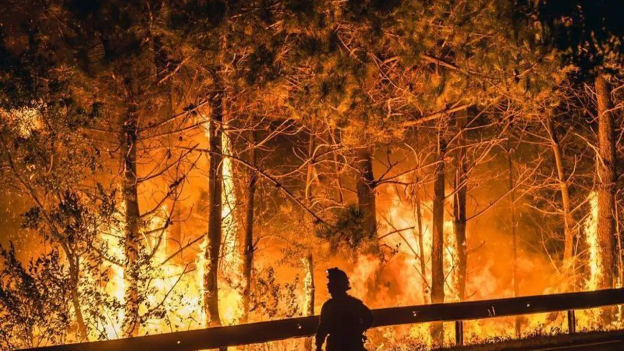 <p> Incendio en Boiro, Galicia </p>