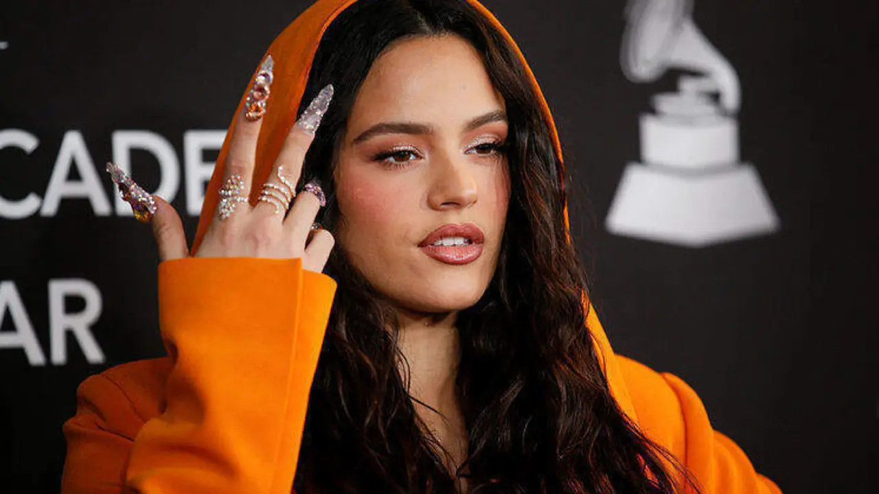 <p> Rosal&iacute;a, elegida por la revista Forbes como una de las "espa&ntilde;olas m&aacute;s influyentes" </p>