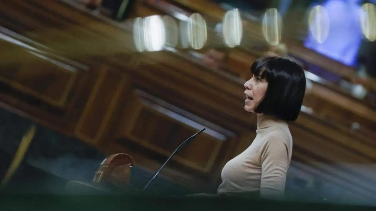 <p> La ministra de Ciencia e Innovaci&oacute;n, Diana Morant, durante su intervenci&oacute;n en el pleno en el Congreso. EFE/J.J. Guill&eacute;n </p>