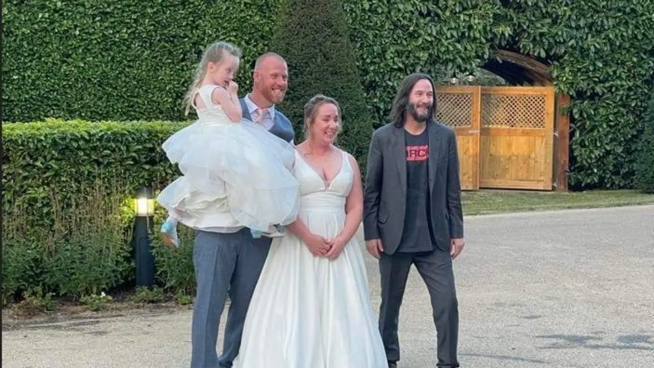 <p> Keanu Reeves en la boda </p>