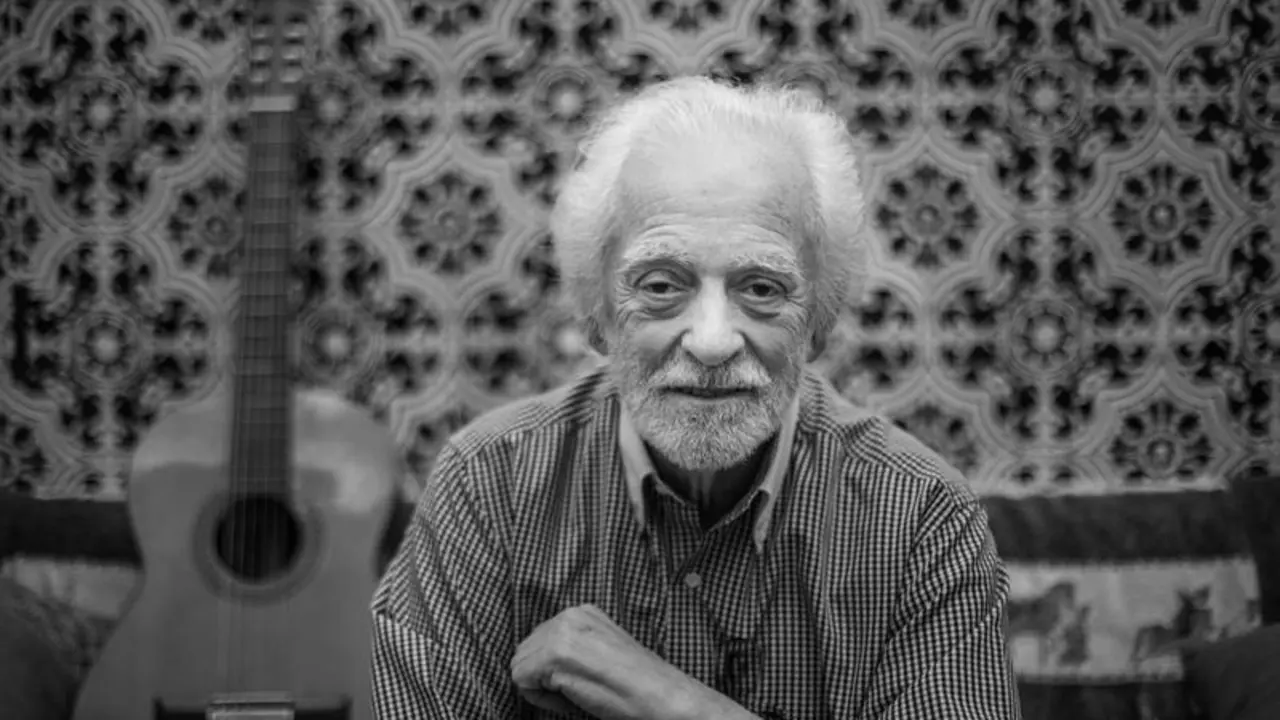 <p> El guitarrista Manolo Sanl&uacute;car </p>