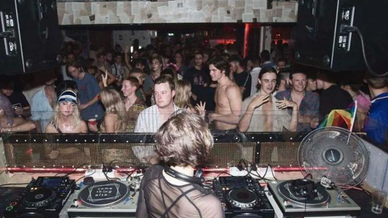 <p> La discoteca australiana, Club 77 </p>