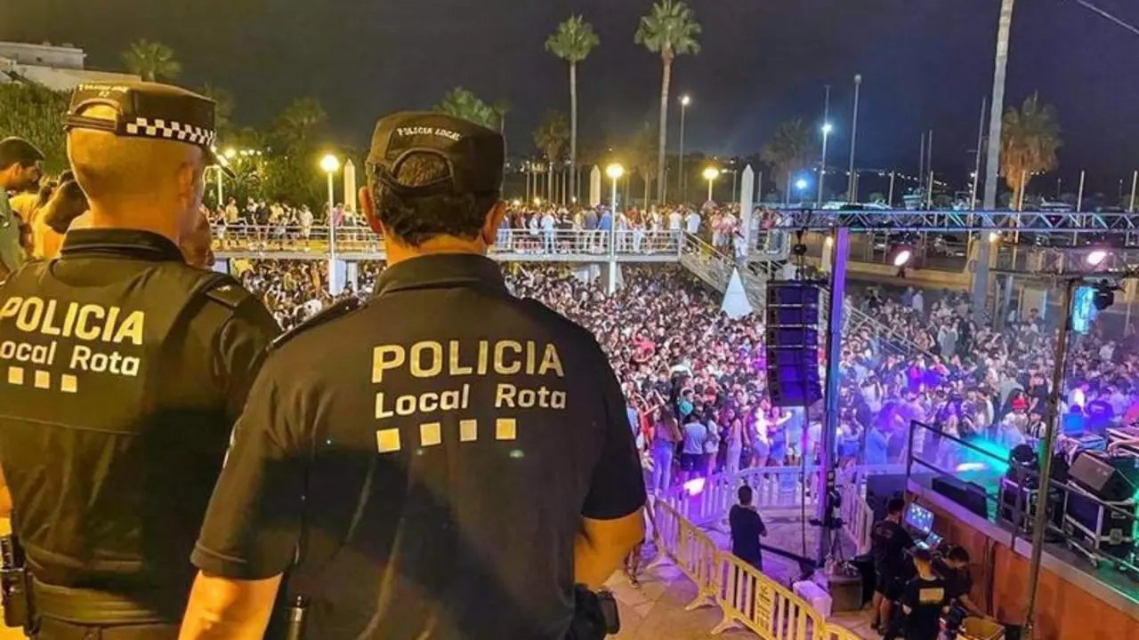 <p> Atendidas tres menores en el hospital por posibles 'pinchazos' en la fiesta de la Urta de Rota </p>