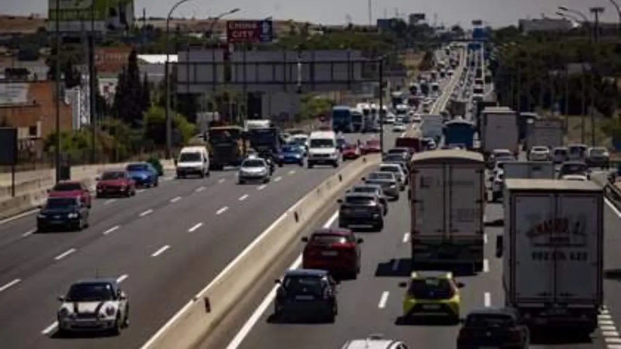 <p> Operaci&oacute;n salida en las carreteras espa&ntilde;olas - EP </p>