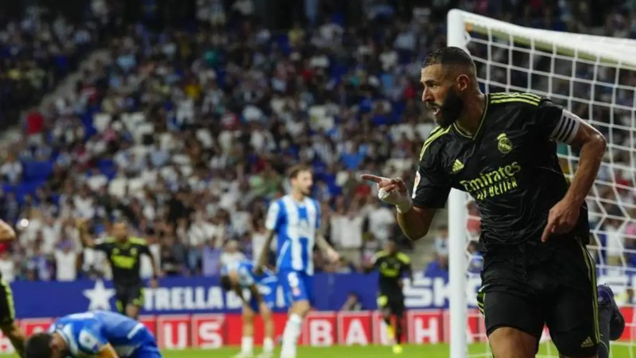<p> Benzema celebrando uno de sus goles ante el Espanyol </p>