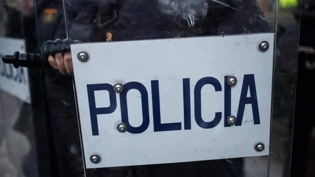 <p> Un escudo de antidisturbios. Archivo. - Alejandro Mart&iacute;nez V&eacute;lez - Europa Press </p>