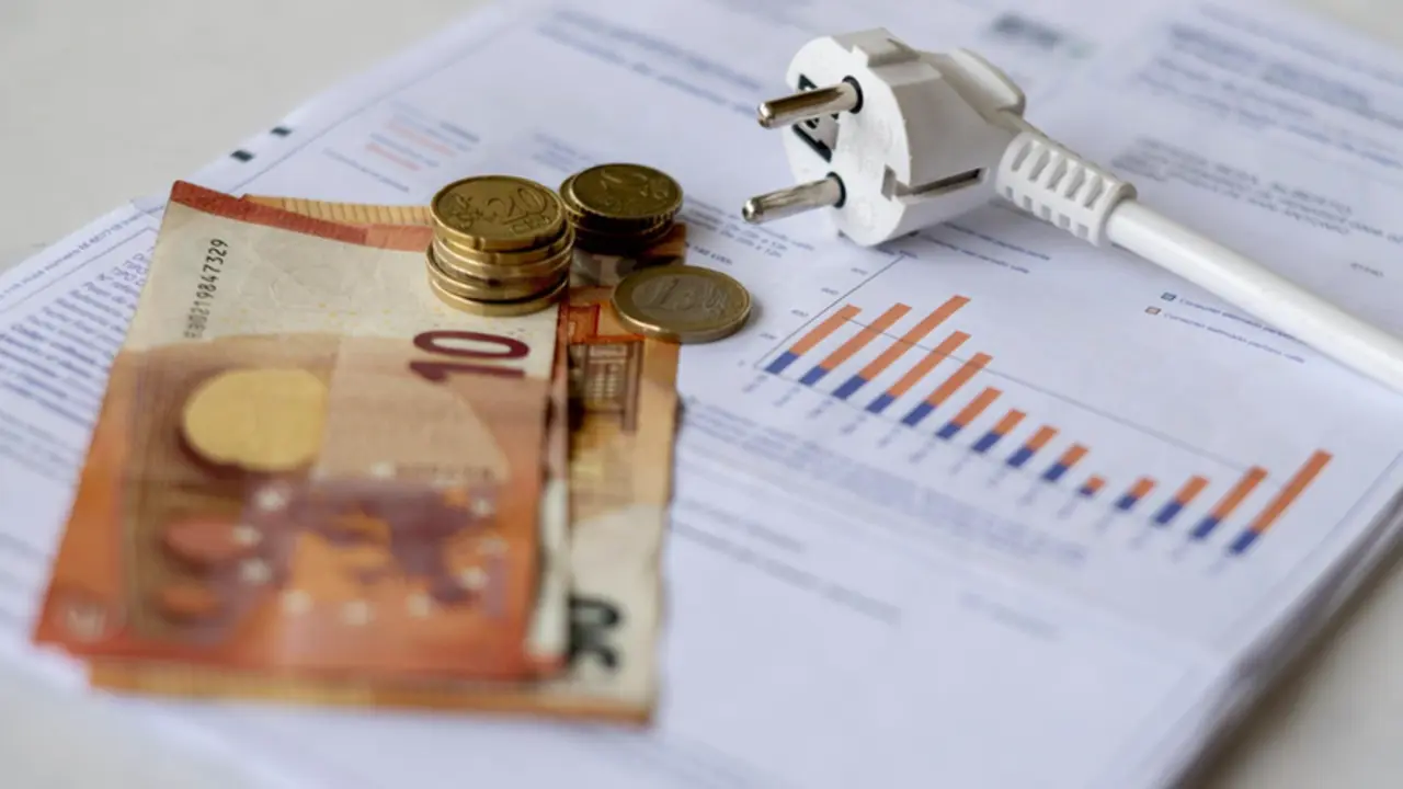 <p> Un factura de la luz - Alberto Ortega - Europa Press </p>