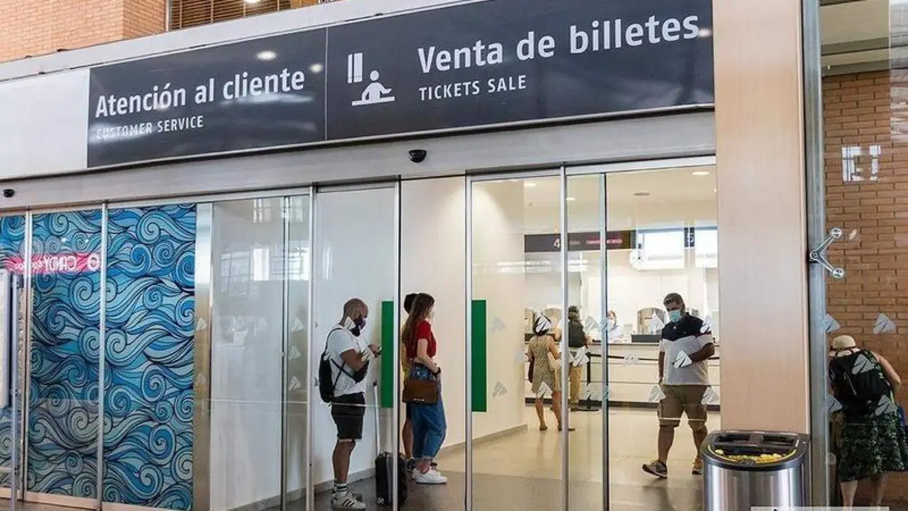 <p> Taquillas de la estación de trenes de Córdoba / Pilar Gázquez. </p>